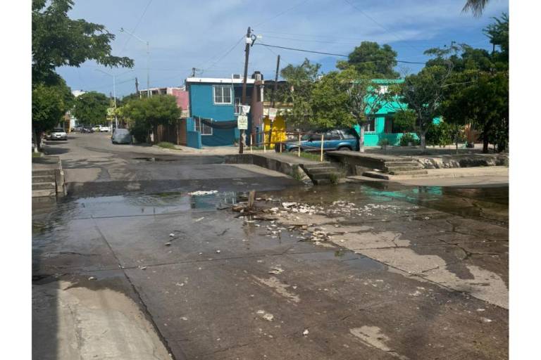 Vecinos del Infonavit Playas, en Mazatlán, denuncian colapso en red de drenaje