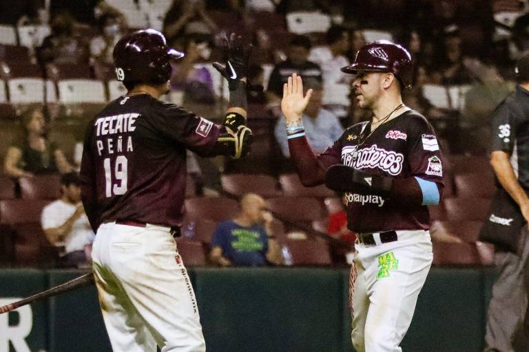 Tomateros blanquea a Algodoneros y consigue su primera serie en casa
