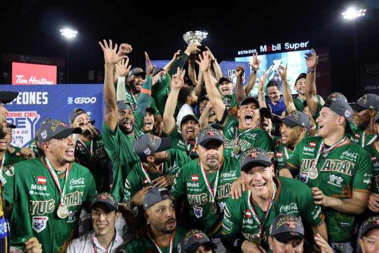 AMLO felicita a los Leones de Yucatán tras coronarse en la Serie del Rey