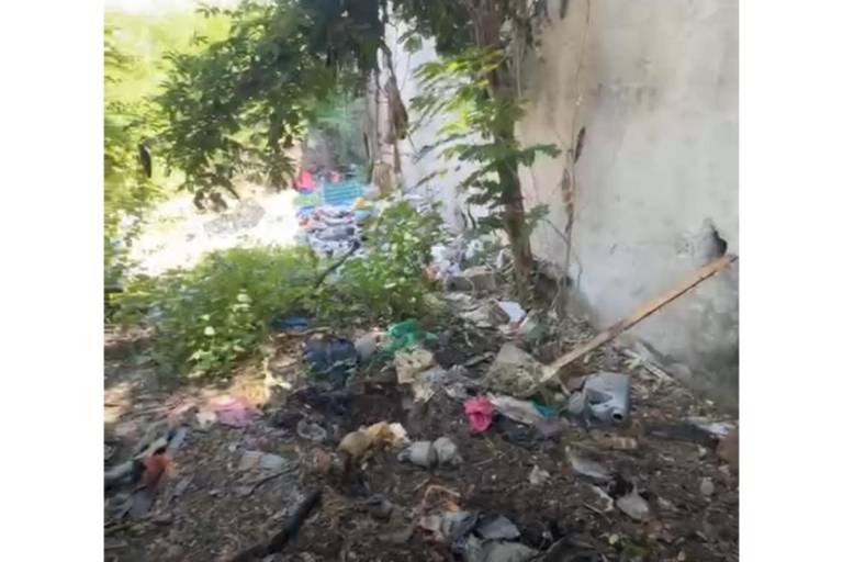 Halla colectivo de rastreadoras un cuerpo en lote baldío de la Avenida Delfín, en Mazatlán