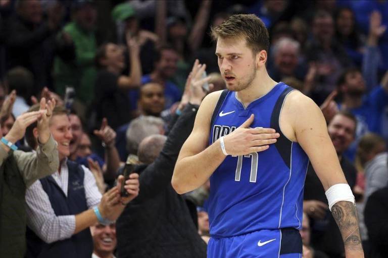 Luka Doncic rozó el triple-doble en una victoria clave de Dallas Mavericks