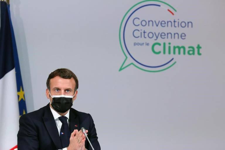 Macron cierra escuelas y restringe movilidad en toda Francia