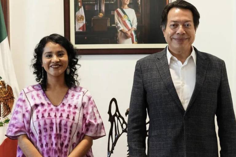 El Secretario de Educación Mario Delgado, con la nueva titular de Materiales Educativos, Nadia López.