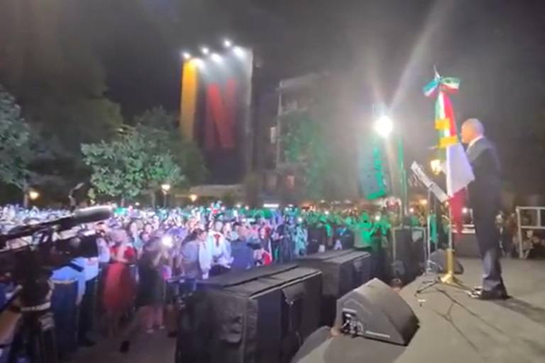 Mexicanos celebran en Madrid el 215 aniversario del Grito de Independencia