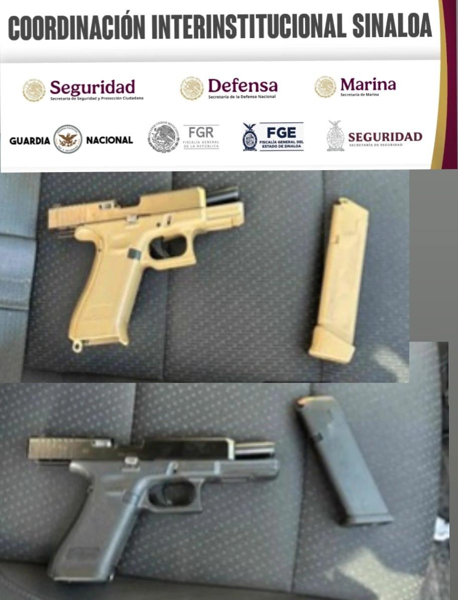 $!Detienen a dos hombres armados con motocicleta robada en San Pedro, Navolato