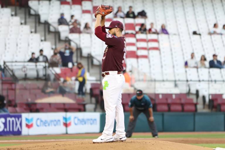 Manny Barreda, de Tomateros de Culiacán, es el Pítcher de la Semana en la LMP