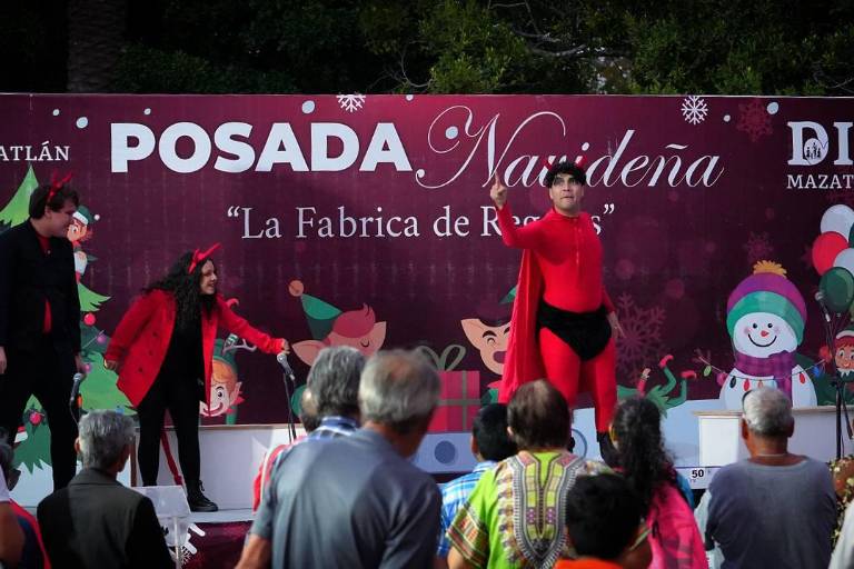 Disfrutan pastorela cómica en en ‘La Fábrica de los Regalos’