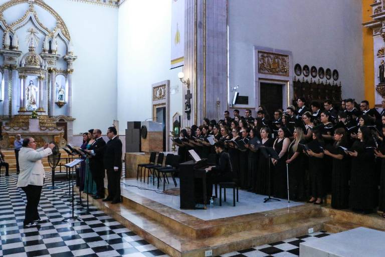 Vibra Catedral con la interpretación coral del himno religioso Stabat Mater