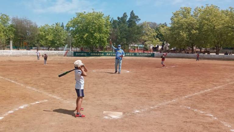 La Liga Infantil y Juvenil de Beisbol del Club Deportivo Pelikanos sigue con emocionantes acciones.