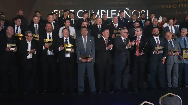 Toda una fiesta se vivió en la conmemoración del aniversario 80 de Venados de Mazatlán.