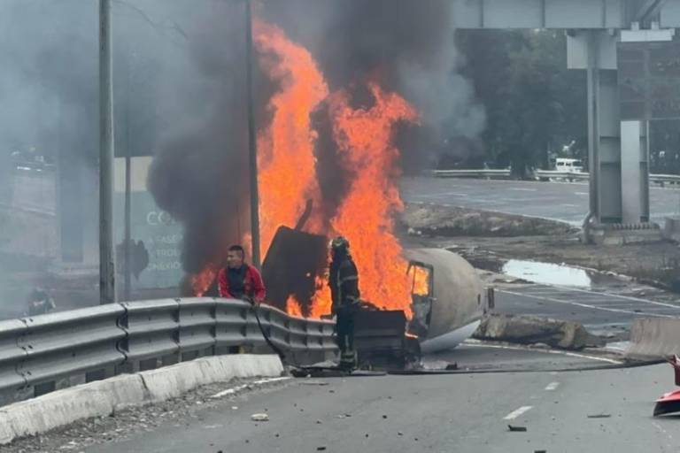 Suman 29 personas muertas por explosión de pipa en Iztapalapa
