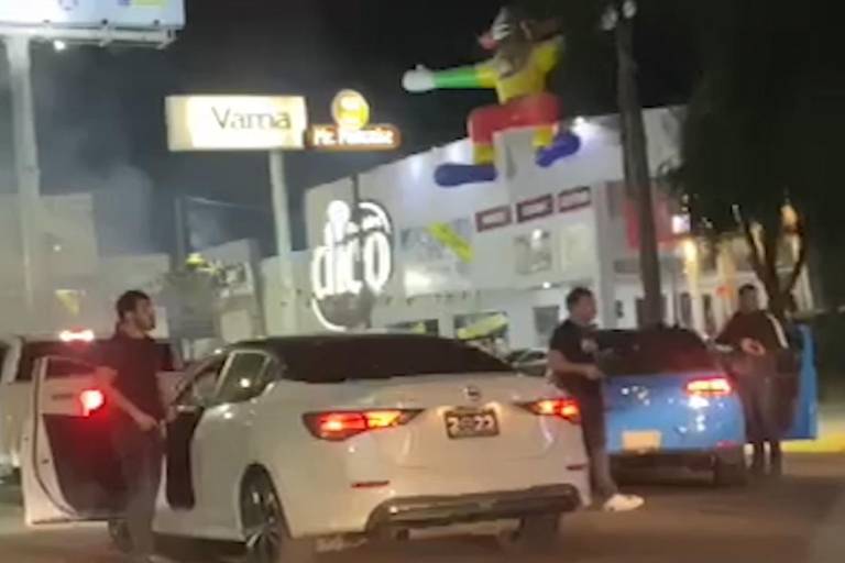 Sugieren videos de redes sociales que policías estatales de Sinaloa dejaron ir a agresores de joven baleado