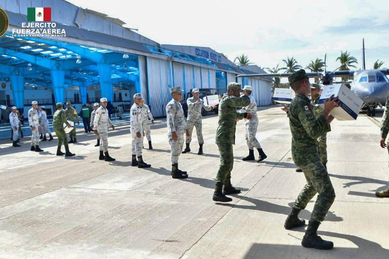 Ejército y Guardia Nacional toman el control de la ayuda para damnificados de Acapulco; piden no llevarla directamente hacia la zona de desastre