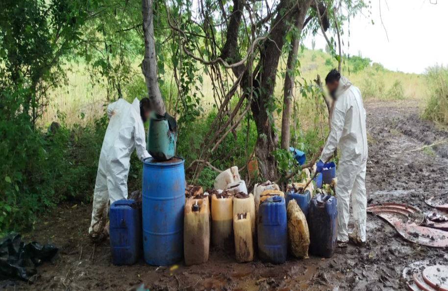 $!Aseguran precursores químicos y armamento en operativos en Cosalá y Escuinapa
