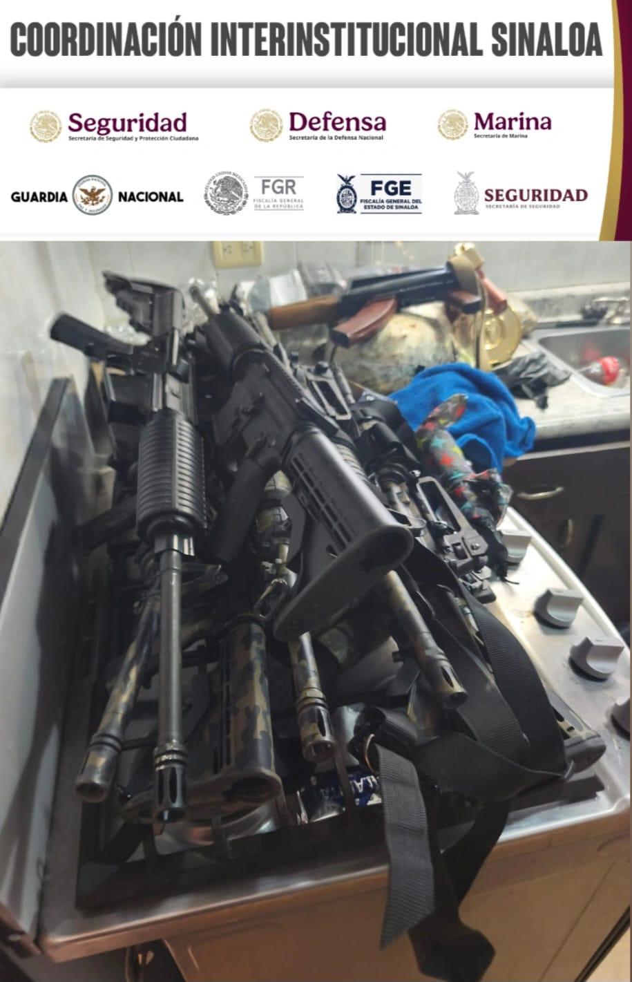 $!Confirman autoridades aseguramiento de carros, docenas de armas en casa con túnel en Culiacán