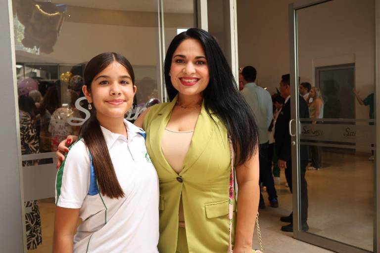 Disfrutan de su graduación, los alumnos de primaria del Instituto Senda