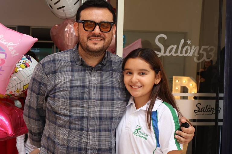 Disfrutan de su graduación, los alumnos de primaria del Instituto Senda