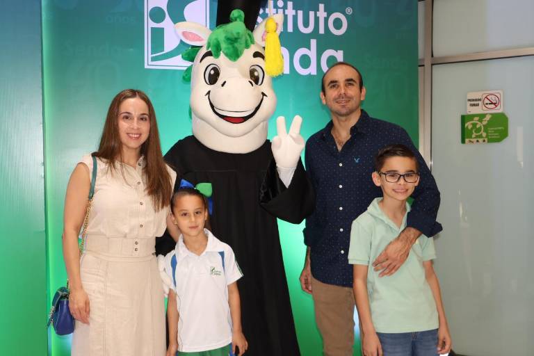Celebran su graduación los pequeños de preescolar del Instituto Senda