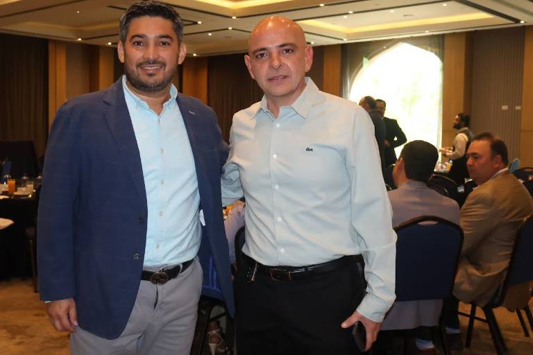 Con desayuno y conferencia, celebran abogados su día