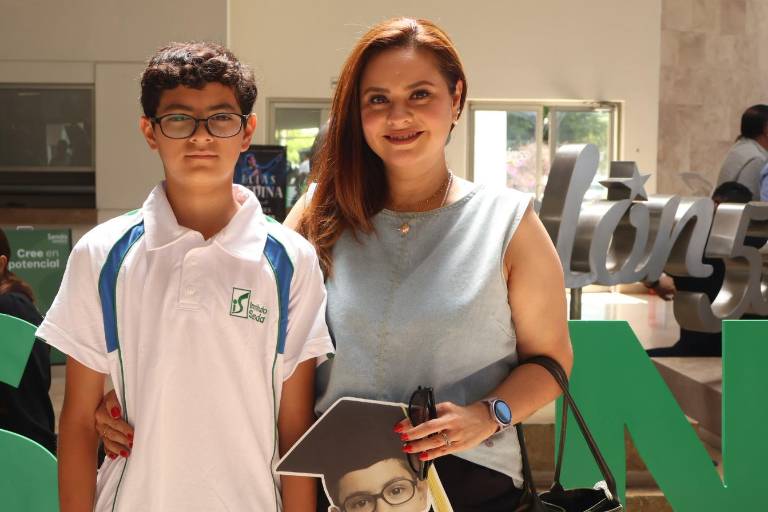 Disfrutan de su graduación, los alumnos de primaria del Instituto Senda
