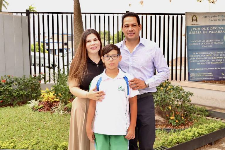 Con una misa, alumnos del Instituto Senda culminan su educación primaria