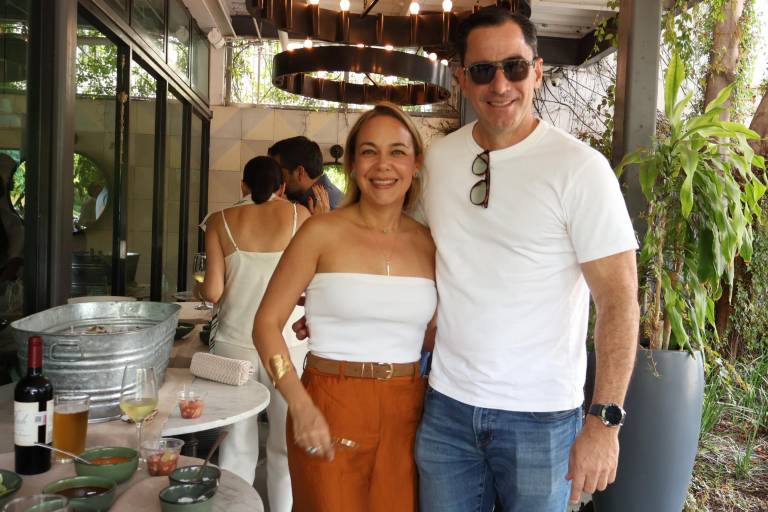 Celebran junto al chef Ignacio Osuna, el octavo aniversario del Villa Unión Brasa y Masa