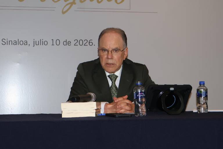 Con desayuno y conferencia, celebran abogados su día