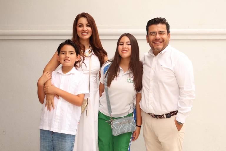 Con una misa, alumnos del Instituto Senda culminan su educación primaria