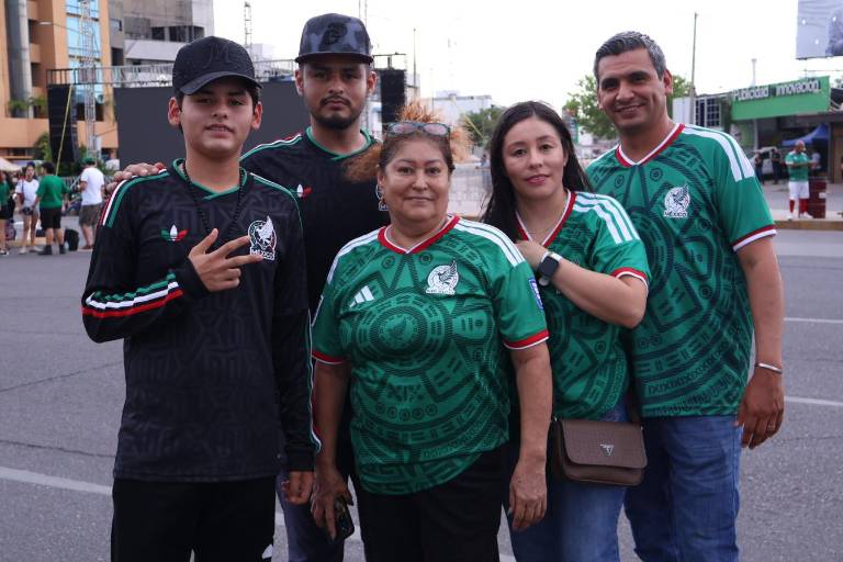 Arman la fiesta en ‘La Canasta’ en apoyo a la selección mexicana