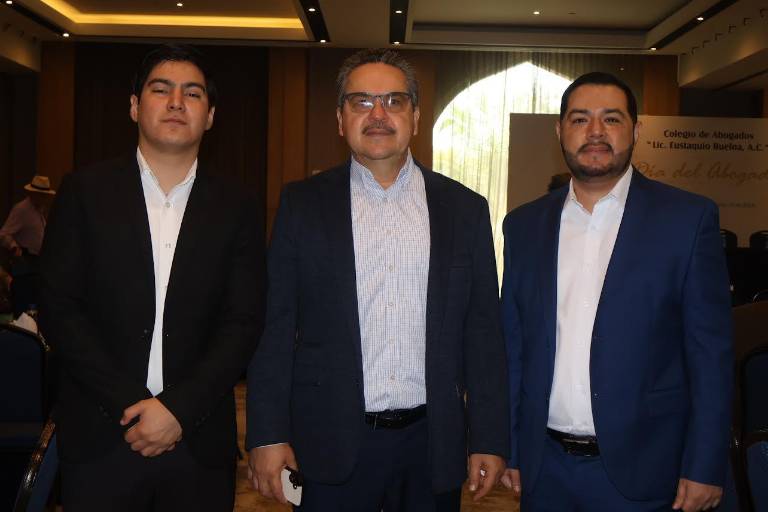 Con desayuno y conferencia, celebran abogados su día
