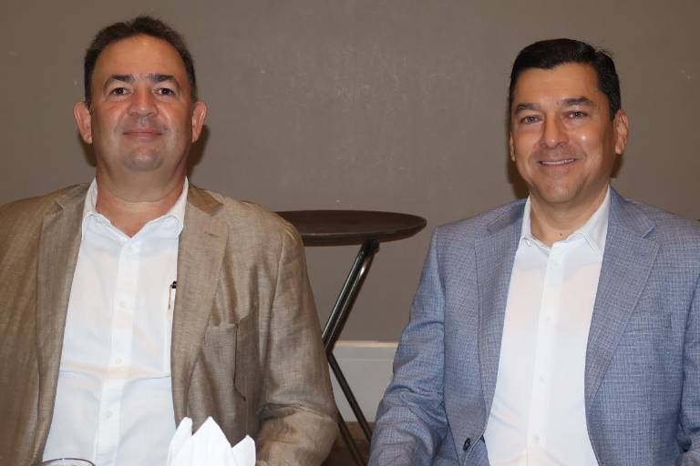 Con desayuno y conferencia, celebran abogados su día