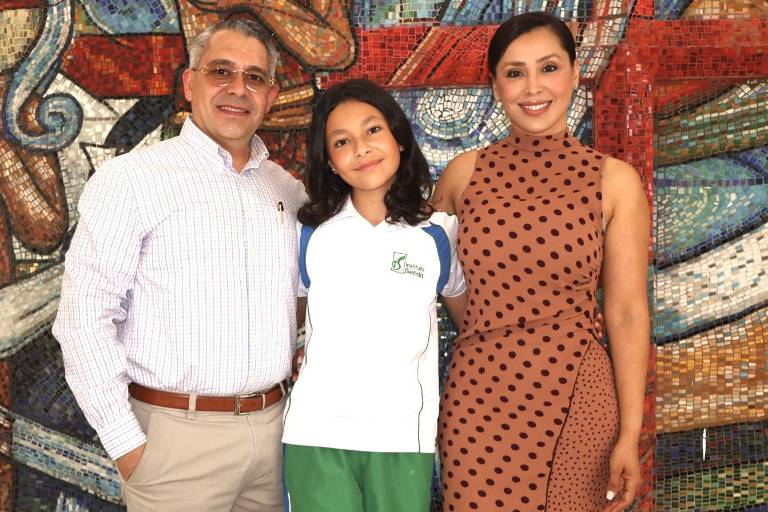 Con una misa, alumnos del Instituto Senda culminan su educación primaria