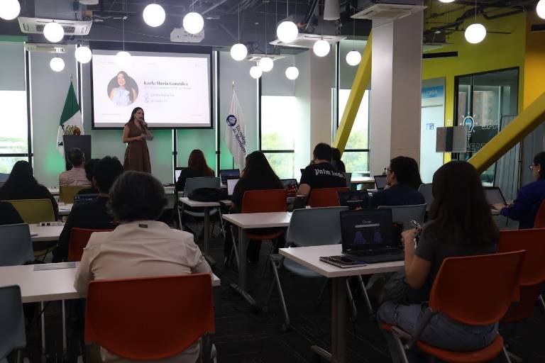 Aprenden sobre humanidades digitales y herramientas para la práctica informativa