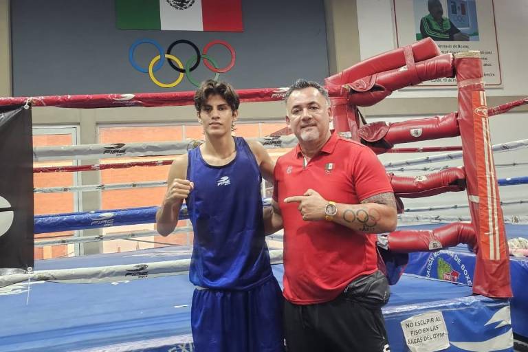 Santiago Padilla y su entrenador Radamés Hernández.