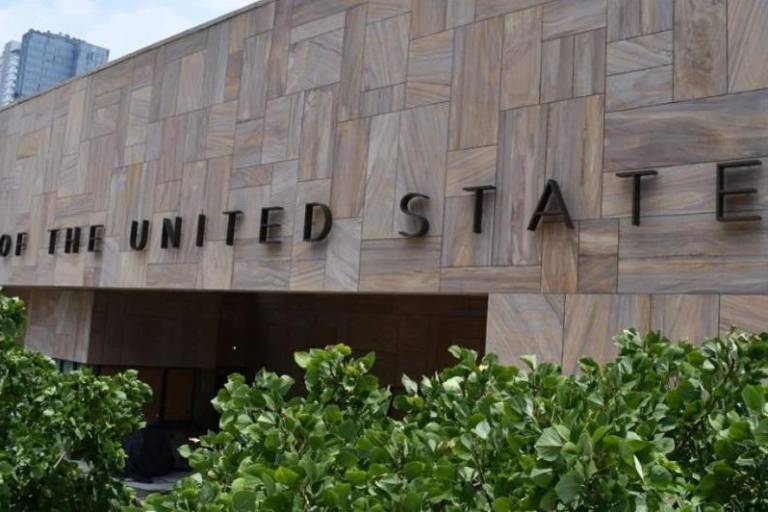 Embajada de EU en México dice que mantendrá citas para visas, a pesar de cierre de gobierno