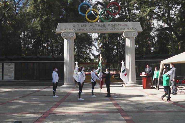 Abanderan a la delegación mexicana de cuatro atletas que irá a Olímpicos Invernales