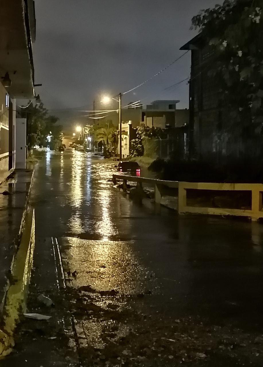 $!Después de la tormenta, la inundación en la Calle Tiros Cuates, de la Colonia Francisco Villa.