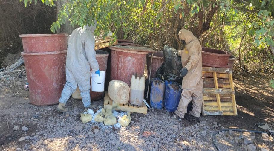 $!Ejército Mexicano desmantela área de concentración de químicos en La Mora, Culiacán