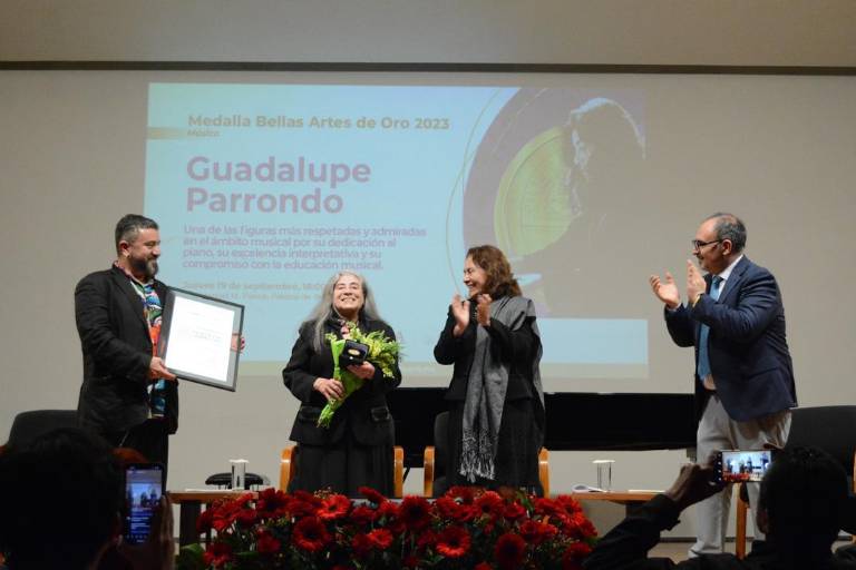 Recibe la pianista Guadalupe Parrondo la Medalla de Oro Bellas Artes