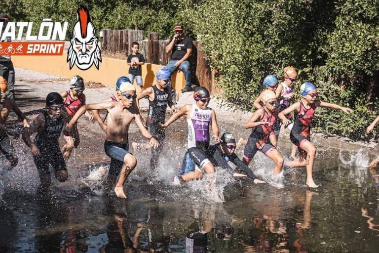 Tienen Maniacos gran participación en el Triatlón Colhuacan