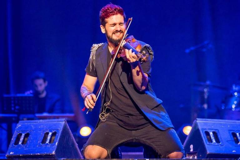 Strad, el violinista rebelde, presentará este martes ‘Mundos opuestos’