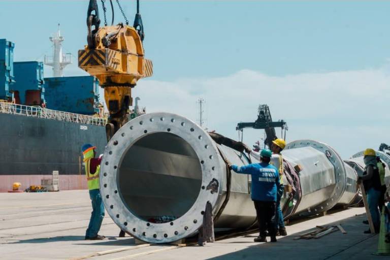 Llegan a Mazatlán mega estructuras eléctricas desde China