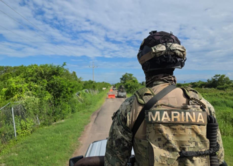 $!Operativos de Marina en el sur de Sinaloa dejan 103 mil dosis de metanfetamina y arsenal asegurado