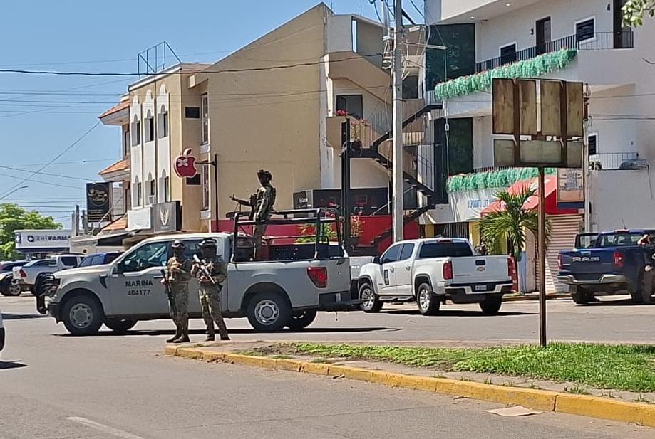 $!FGR cumplimenta orden de cateo en depósito de cerveza en la colonia López Mateos, en Mazatlán
