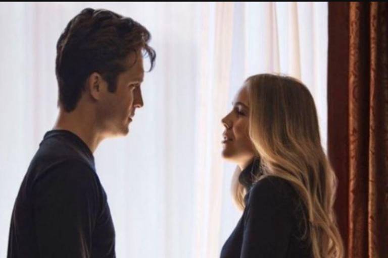 Diego Boneta envía regalo a Camila Sodi por estreno de Luis Miguel, la serie