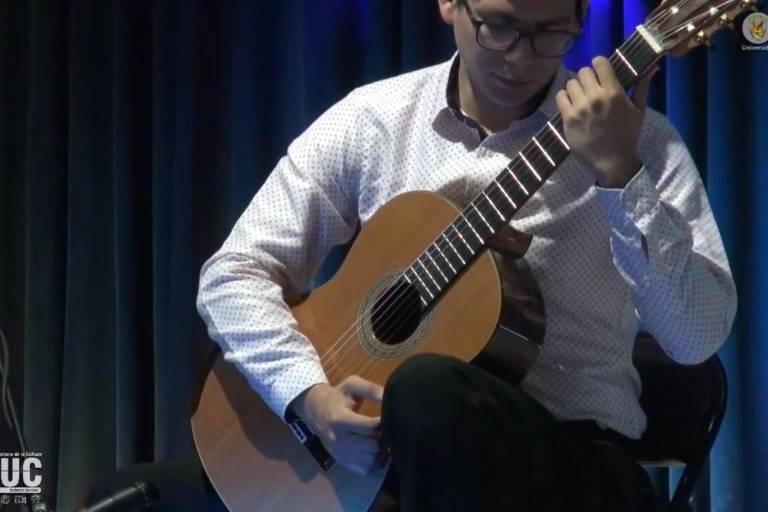 Con recital de guitarra clásica, Luis Quintero enseña a disfrutar de la música