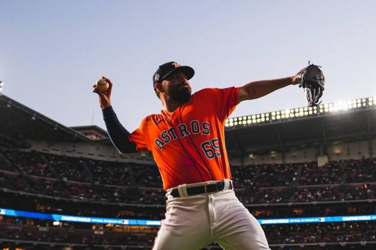José Urquidy pidió le pusieran el ‘Corrido de Mazatlán’ para el Juego 2 de la Serie Mundial