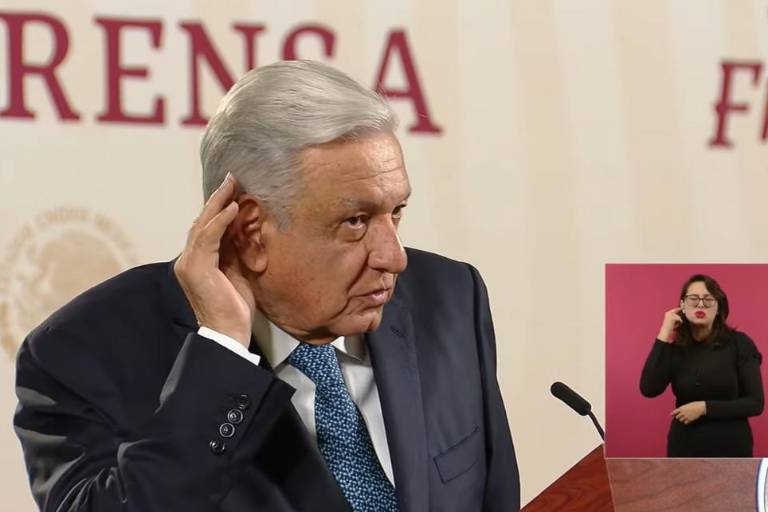 AMLO calla ante asesinato de jóvenes en Lagos de Moreno, Jalisco, y prefiere contar chiste