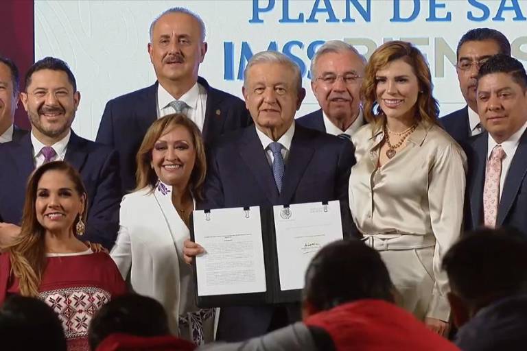 AMLO y 23 gobernadores firman convenio para transferir infraestructura y personal al IMSS-Bienestar