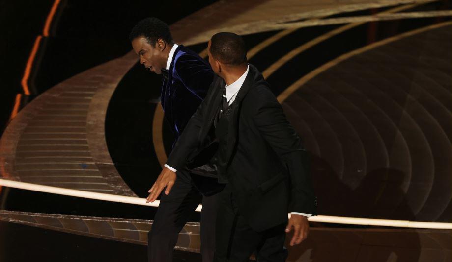 $!Prohíbe La Academia a Will Smith presentarse en los Oscar por 10 años